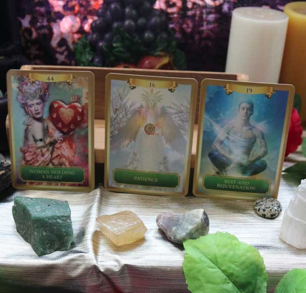 Energy Oracle Deck. Fluorite, Snowflake obsidian, Selenite, Honey Calcite
